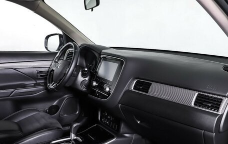 Mitsubishi Outlander III рестайлинг 3, 2021 год, 2 477 000 рублей, 11 фотография
