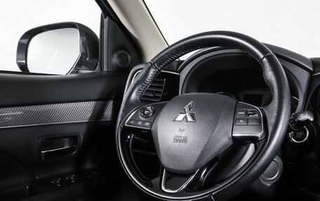 Mitsubishi Outlander III рестайлинг 3, 2021 год, 2 477 000 рублей, 17 фотография