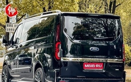 Ford Tourneo Custom I рестайлинг, 2024 год, 5 200 000 рублей, 4 фотография