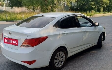 Hyundai Solaris II рестайлинг, 2015 год, 670 000 рублей, 3 фотография