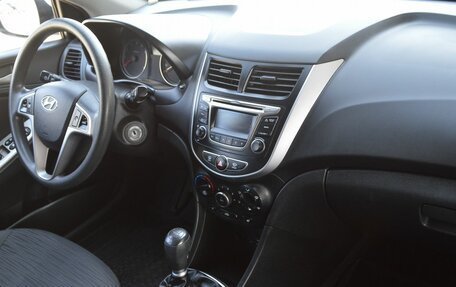Hyundai Solaris II рестайлинг, 2015 год, 999 000 рублей, 16 фотография