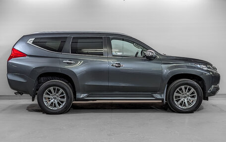 Mitsubishi Pajero Sport III рестайлинг, 2018 год, 2 500 000 рублей, 4 фотография