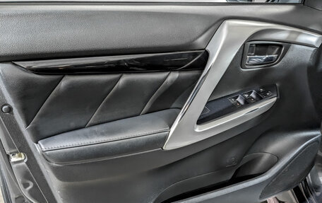 Mitsubishi Pajero Sport III рестайлинг, 2018 год, 2 500 000 рублей, 19 фотография