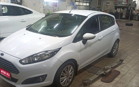 Ford Fiesta, 2015 год, 850 000 рублей, 1 фотография