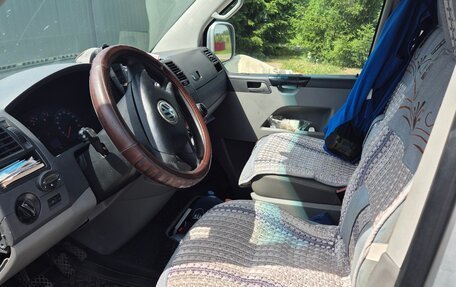 Volkswagen Transporter T5 рестайлинг, 2004 год, 825 000 рублей, 5 фотография