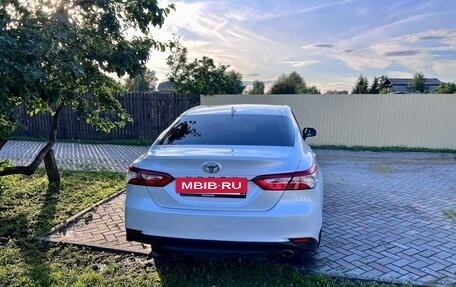 Toyota Camry, 2018 год, 2 000 000 рублей, 4 фотография
