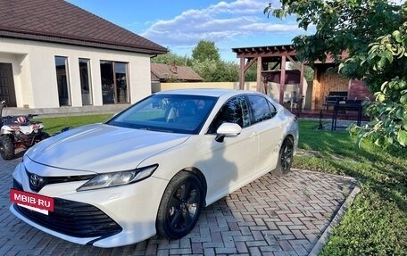 Toyota Camry, 2018 год, 2 000 000 рублей, 6 фотография