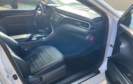 Toyota Camry, 2018 год, 2 000 000 рублей, 20 фотография