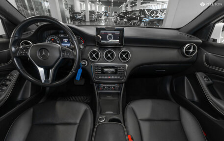 Mercedes-Benz A-Класс, 2015 год, 1 640 000 рублей, 8 фотография