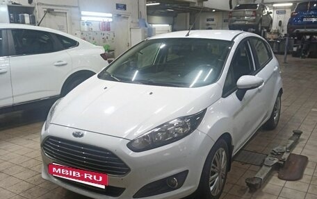 Ford Fiesta, 2015 год, 850 000 рублей, 3 фотография