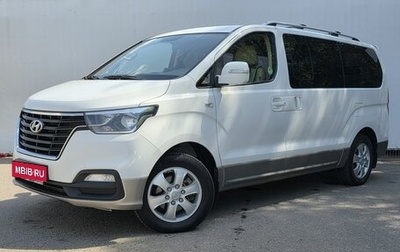 Hyundai Grand Starex Grand Starex I рестайлинг 2, 2018 год, 2 650 000 рублей, 1 фотография