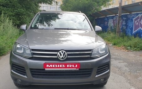 Volkswagen Touareg III, 2011 год, 2 500 000 рублей, 2 фотография