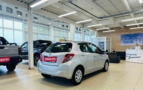 Toyota Vitz, 2013 год, 909 000 рублей, 6 фотография