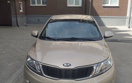 KIA Rio III рестайлинг, 2014 год, 1 000 000 рублей, 3 фотография