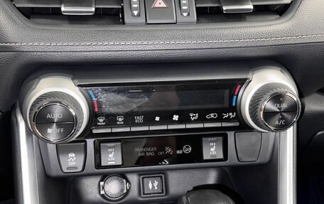 Toyota RAV4, 2020 год, 2 950 000 рублей, 11 фотография