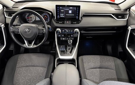 Toyota RAV4, 2020 год, 2 950 000 рублей, 16 фотография