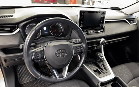 Toyota RAV4, 2020 год, 2 950 000 рублей, 9 фотография