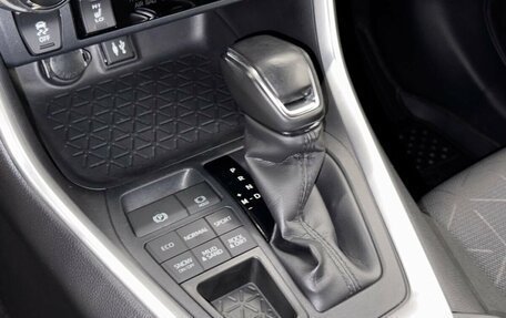Toyota RAV4, 2020 год, 2 950 000 рублей, 10 фотография