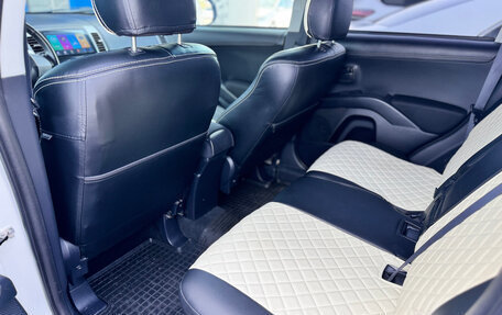 Mitsubishi Outlander III рестайлинг 3, 2011 год, 1 350 000 рублей, 13 фотография