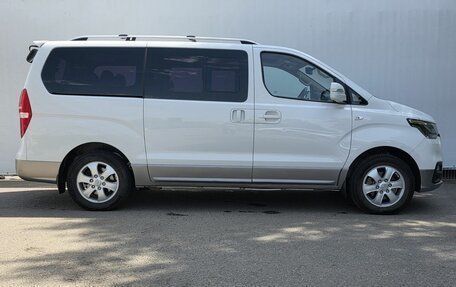 Hyundai Grand Starex Grand Starex I рестайлинг 2, 2018 год, 2 650 000 рублей, 4 фотография