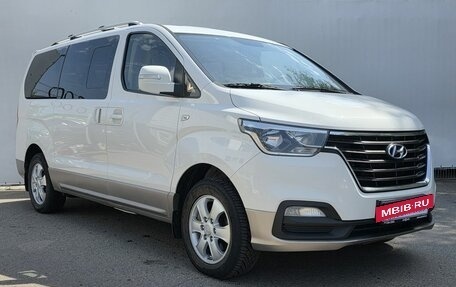 Hyundai Grand Starex Grand Starex I рестайлинг 2, 2018 год, 2 650 000 рублей, 3 фотография