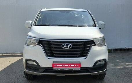 Hyundai Grand Starex Grand Starex I рестайлинг 2, 2018 год, 2 650 000 рублей, 2 фотография