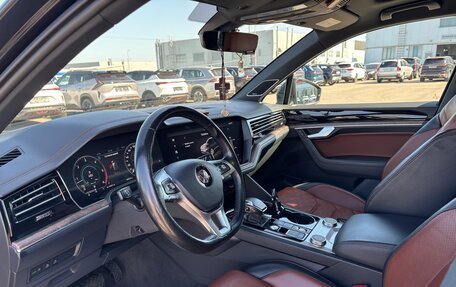 Volkswagen Touareg III, 2019 год, 4 500 000 рублей, 10 фотография