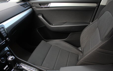 Skoda Superb III рестайлинг, 2019 год, 1 850 000 рублей, 15 фотография