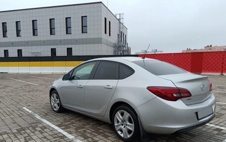 Opel Astra J, 2012 год, 700 000 рублей, 1 фотография