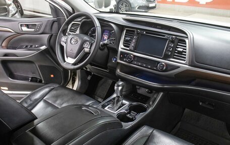 Toyota Highlander III, 2014 год, 2 798 000 рублей, 12 фотография
