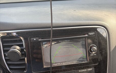 Mitsubishi Outlander III рестайлинг 3, 2013 год, 1 000 000 рублей, 10 фотография