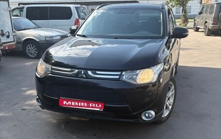 Mitsubishi Outlander III рестайлинг 3, 2013 год, 1 000 000 рублей, 4 фотография