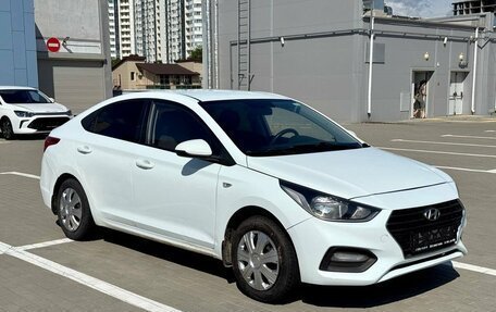Hyundai Solaris II рестайлинг, 2018 год, 630 000 рублей, 2 фотография
