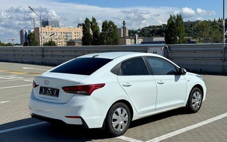 Hyundai Solaris II рестайлинг, 2018 год, 630 000 рублей, 3 фотография