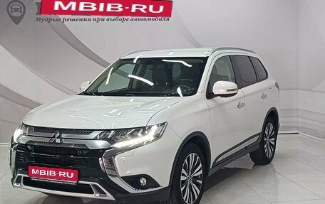 Mitsubishi Outlander III рестайлинг 3, 2021 год, 2 650 000 рублей, 1 фотография