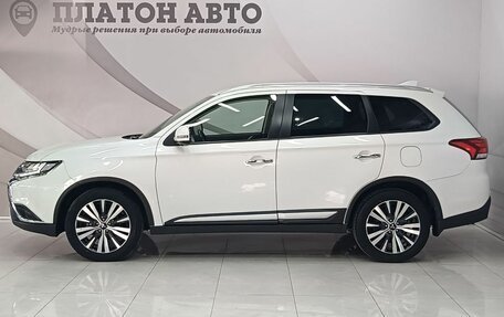 Mitsubishi Outlander III рестайлинг 3, 2021 год, 2 650 000 рублей, 8 фотография