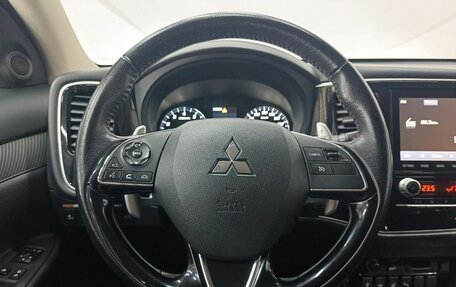 Mitsubishi Outlander III рестайлинг 3, 2021 год, 2 650 000 рублей, 13 фотография