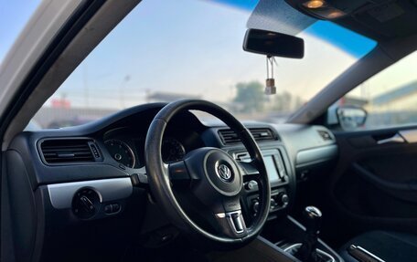 Volkswagen Jetta VI, 2013 год, 750 000 рублей, 18 фотография
