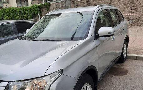 Mitsubishi Outlander III рестайлинг 3, 2014 год, 1 550 000 рублей, 3 фотография