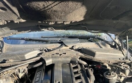 BMW 5 серия, 2004 год, 950 000 рублей, 24 фотография