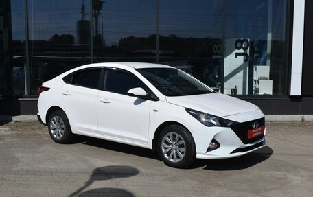 Hyundai Solaris II рестайлинг, 2021 год, 1 740 000 рублей, 3 фотография