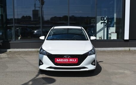 Hyundai Solaris II рестайлинг, 2021 год, 1 740 000 рублей, 2 фотография