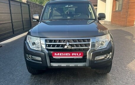Mitsubishi Pajero IV, 2015 год, 2 900 000 рублей, 4 фотография