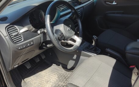 KIA Rio IV, 2018 год, 1 300 000 рублей, 4 фотография