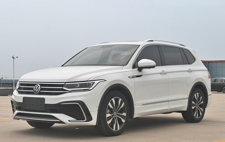 Volkswagen Tiguan II, 2022 год, 2 480 000 рублей, 1 фотография