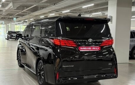 Toyota Alphard, 2025 год, 16 790 000 рублей, 5 фотография