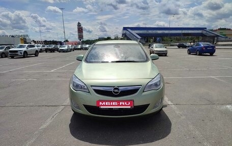 Opel Astra J, 2011 год, 645 000 рублей, 2 фотография