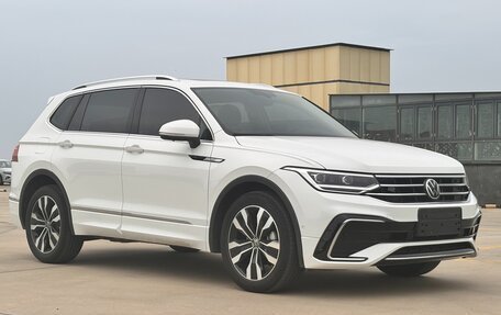Volkswagen Tiguan II, 2022 год, 2 480 000 рублей, 6 фотография