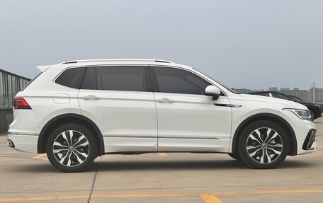 Volkswagen Tiguan II, 2022 год, 2 480 000 рублей, 7 фотография