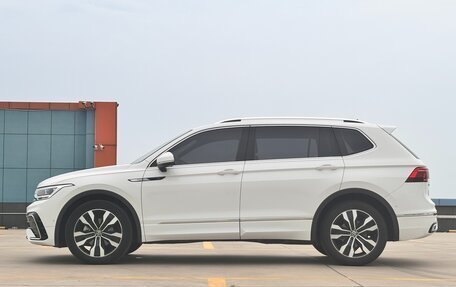 Volkswagen Tiguan II, 2022 год, 2 480 000 рублей, 14 фотография